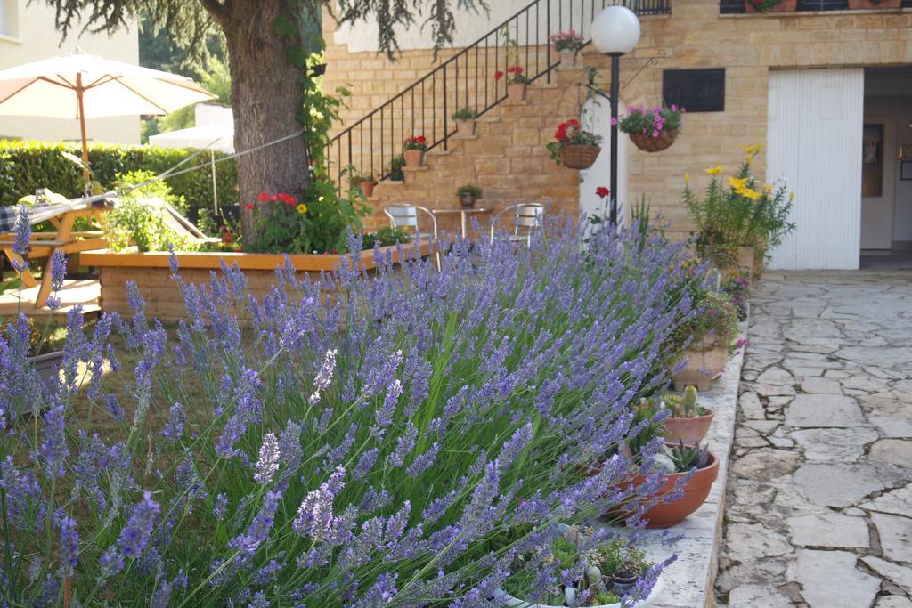 Le Balcon Des Jasses Bed & Breakfast Espere Exterior foto