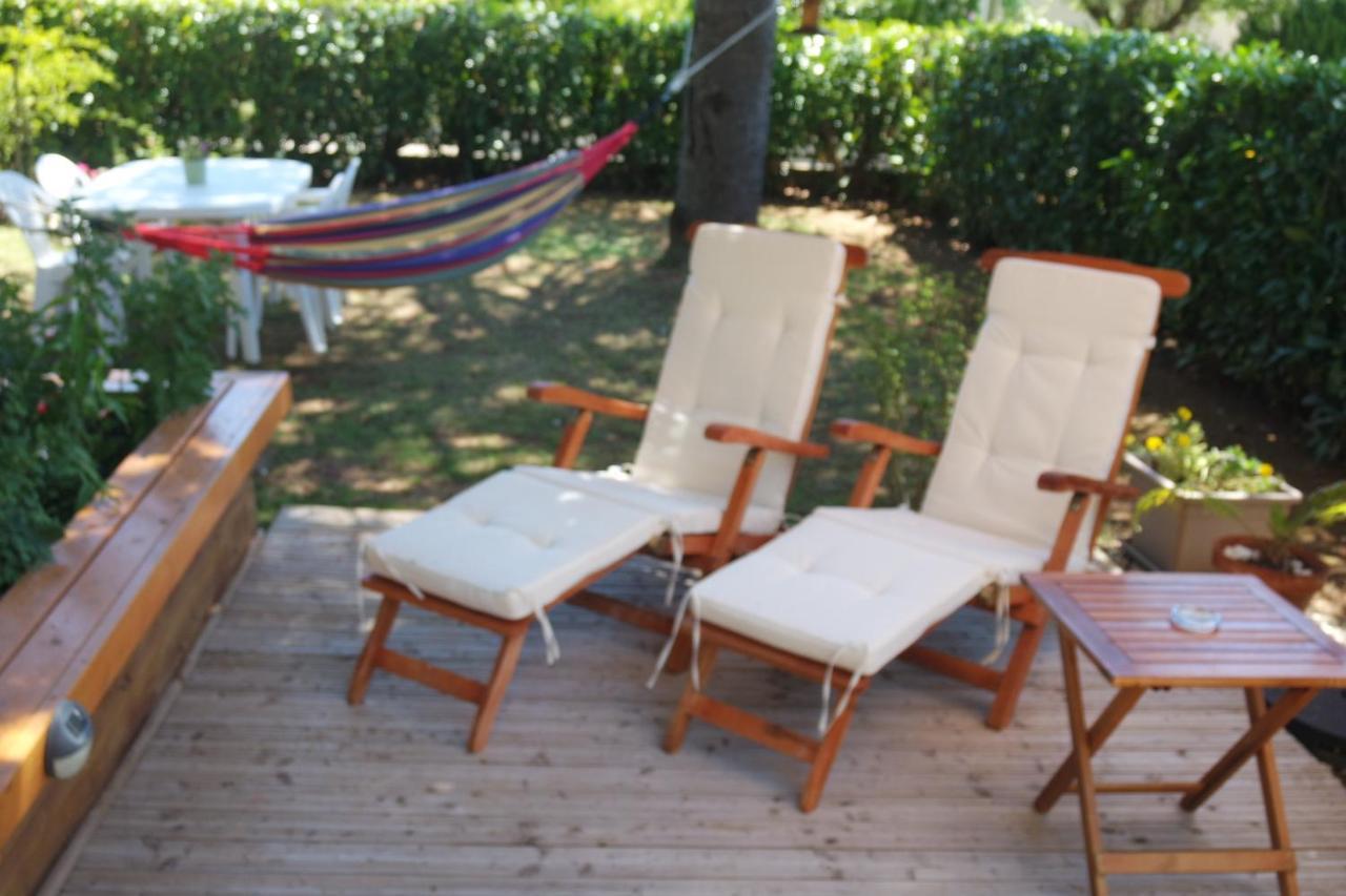 Le Balcon Des Jasses Bed & Breakfast Espere Exterior foto